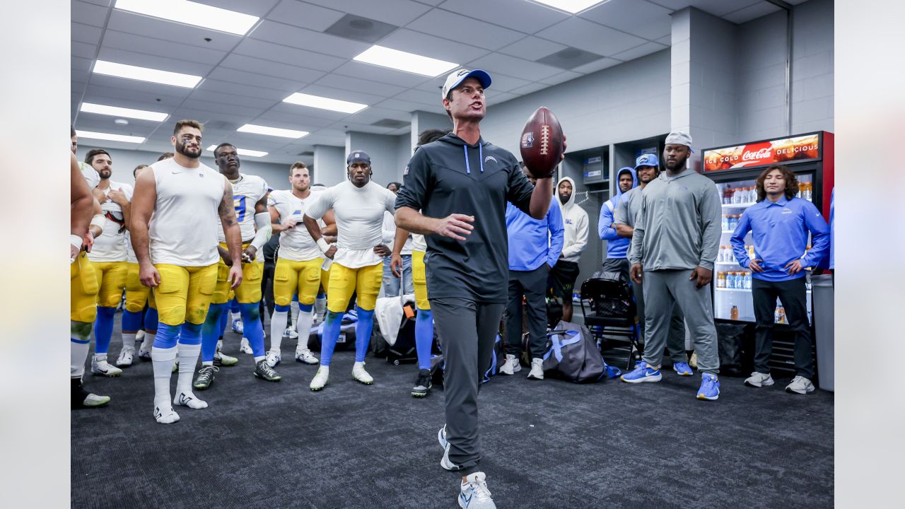 Photos: Bolts Celebrate Win in Arizona