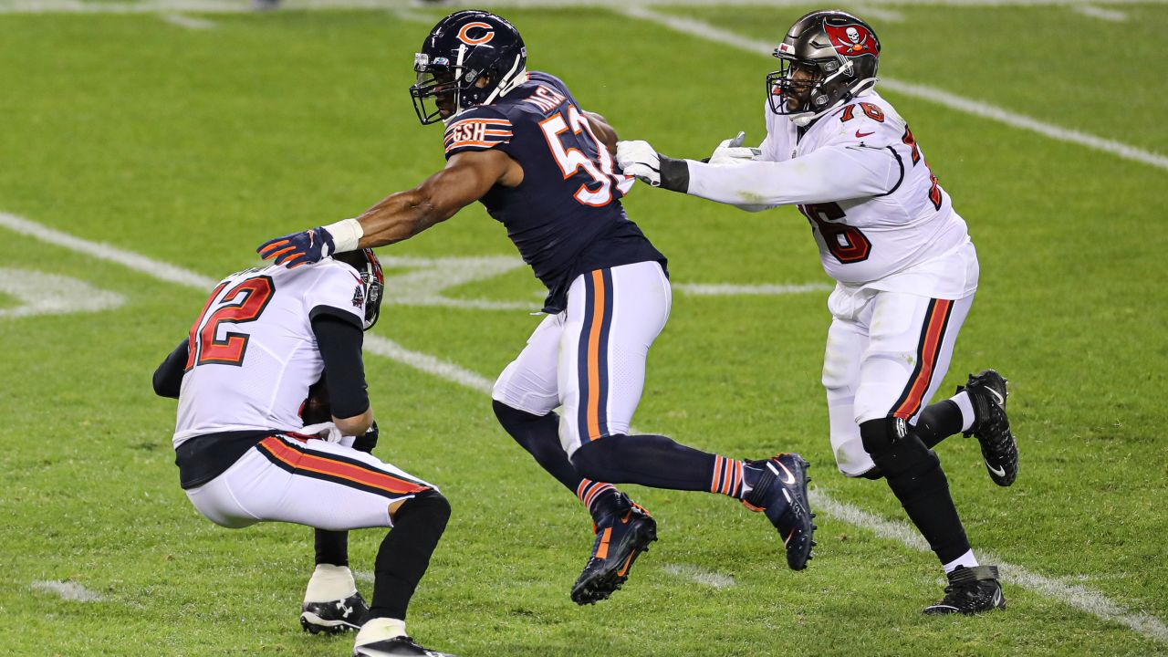 Chicago Bears outside linebacker Khalil Mack (52) celebrates after sacking  Las Vegas Raiders qu …