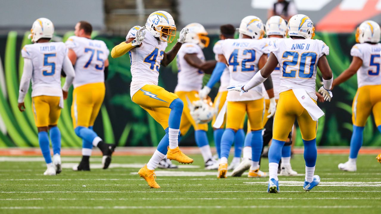 Photos: Bolts Celebrate Week 1 Victory Over Raiders