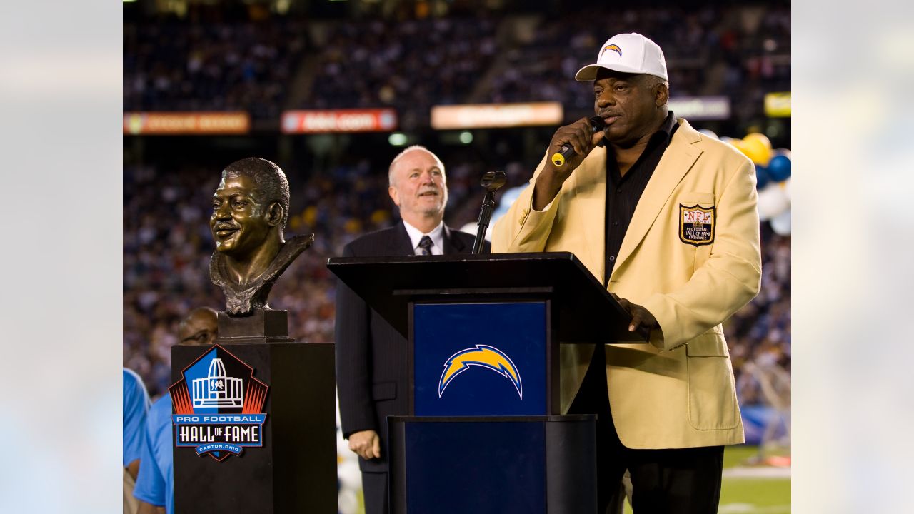 NFL Hall of Famer Fred Dean Dies at 68