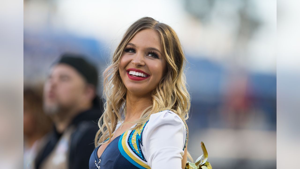 Los Angeles, USA. October 07, 2018 Los Angeles Chargers cheerleader in  action during the football game between the Oakland Raiders and the Los  Angeles Chargers at the StubHub Center in Carson, California.