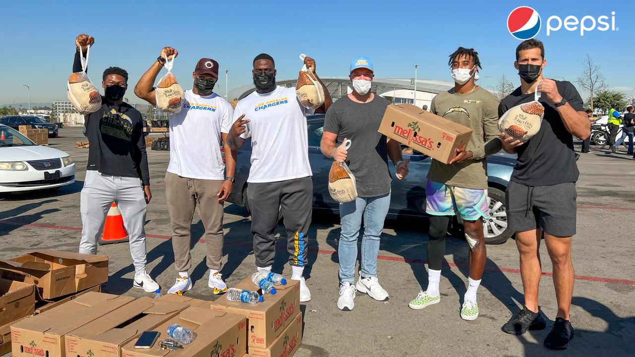 Los Angeles Dodgers host annual turkey giveaway - Beverly Press