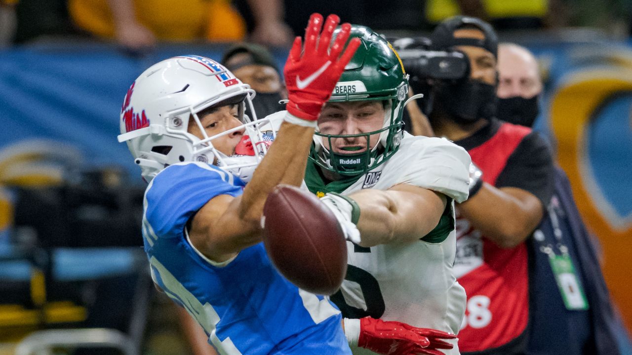 Los Angeles Chargers select Canadian Deane Leonard in seventh