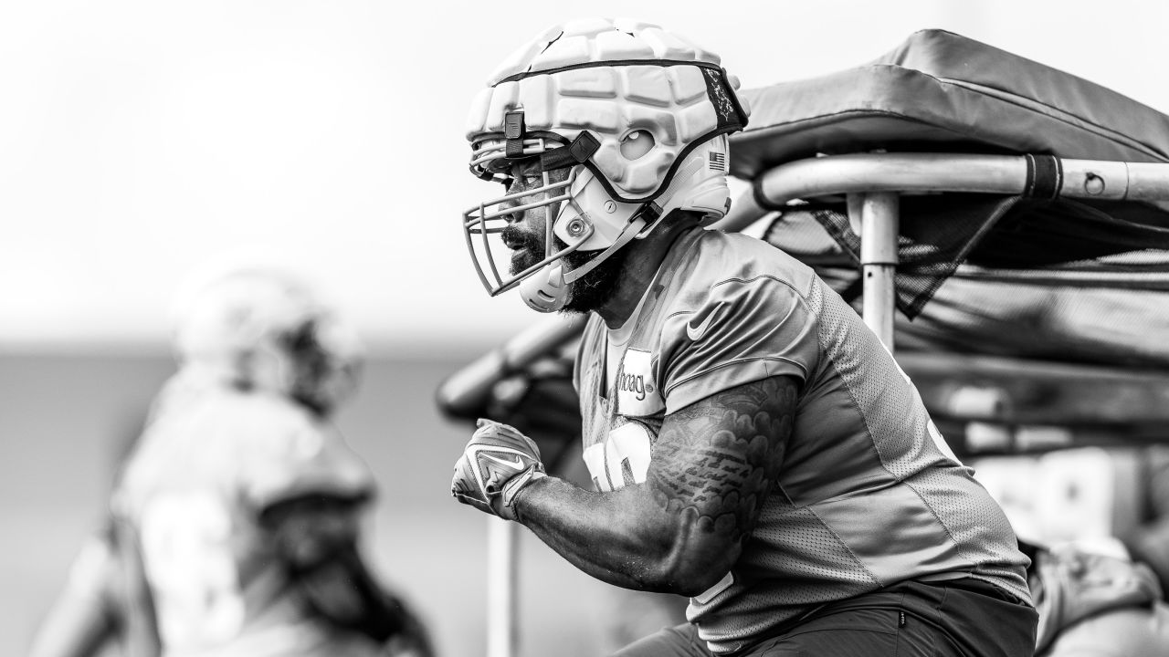 San Diego Chargers defensive end Joey Bosa (99) trains during an NFL  football practice Tuesday, May 23, 2017, in San Diego. (AP Photo/Gregory  Bull Stock Photo - Alamy