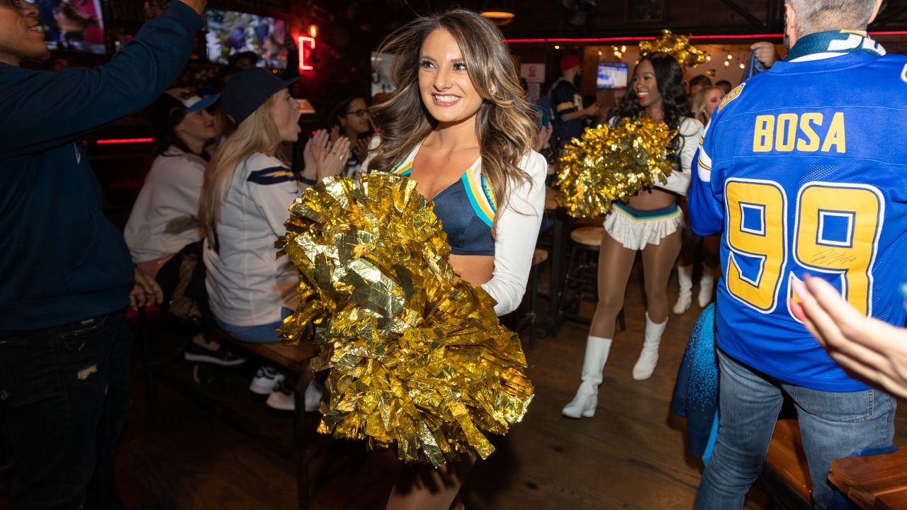 PHOTOS: Cheerleaders Go To Mexico City