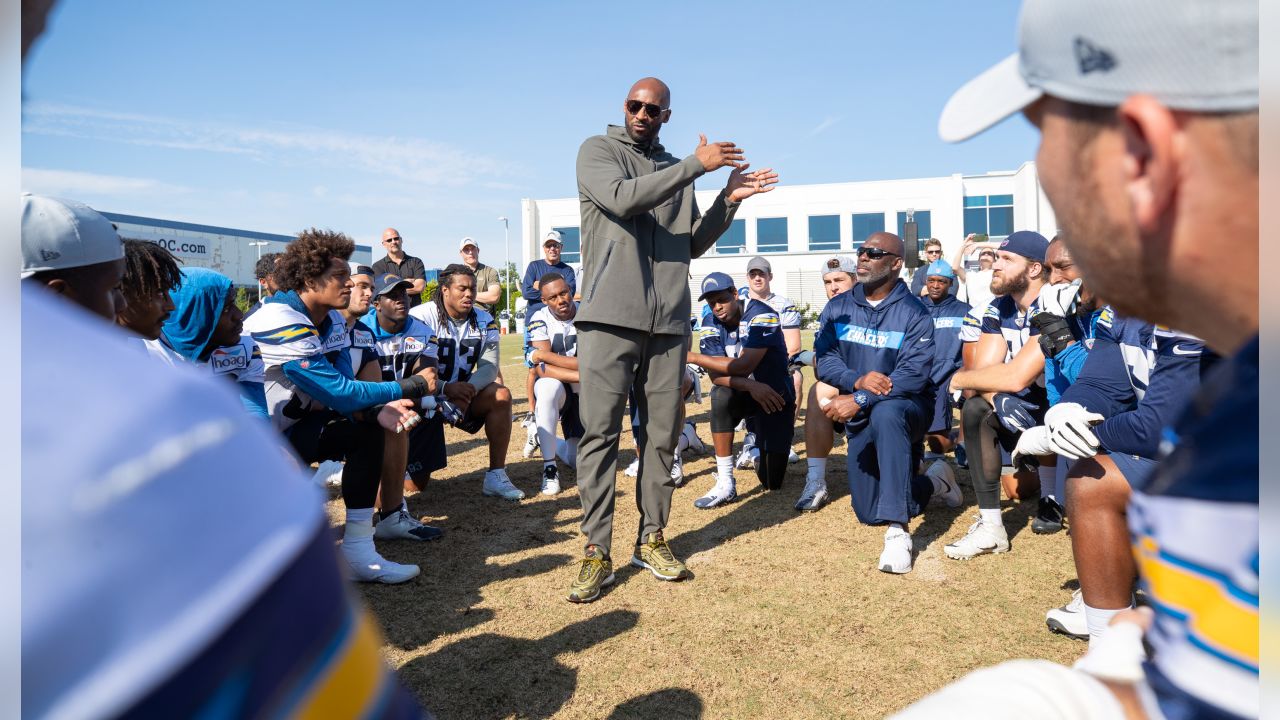 Kobe Bryant Pays an Inspirational Visit to the Chargers