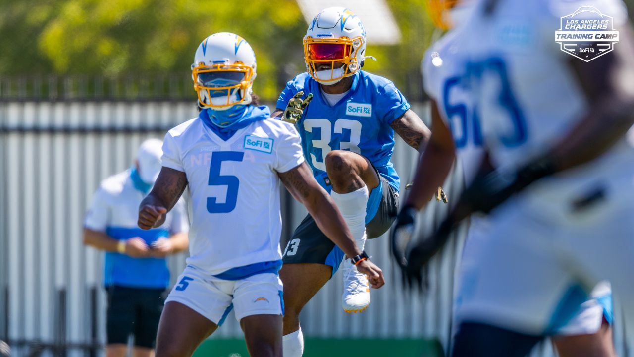 NFL Players Seen Sporting Futuristic New Helmets During Training Camp (PICS)