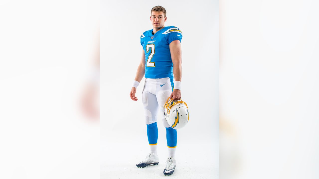 QB Easton Stick shows off Los Angeles Chargers uniform at NFLPA