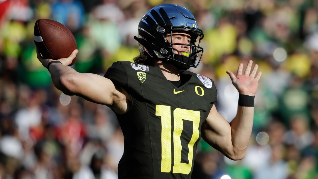Bleacher Report on X: A new face of the franchise in Los Angeles The  Chargers select Oregon QB Justin Herbert with the No. 6 pick in the  #NFLDraft  / X
