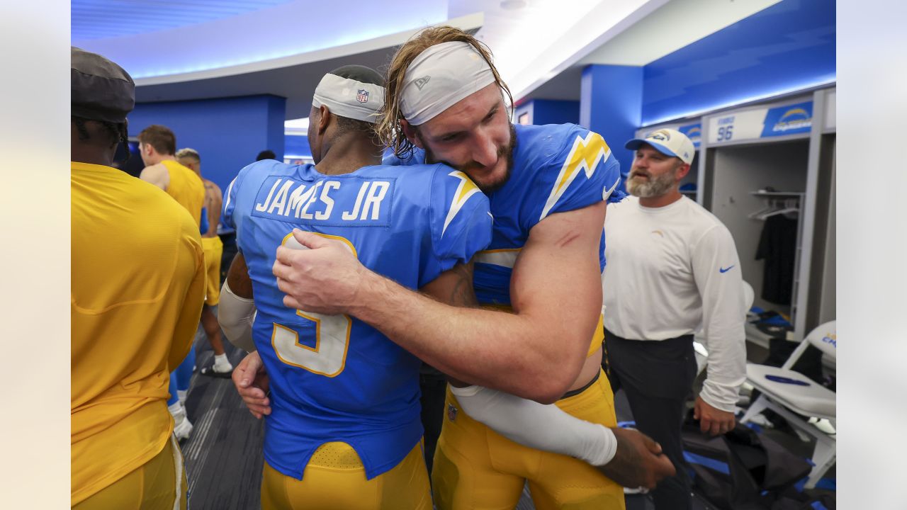 Photos: Bolts Celebrate Week 1 Victory Over Raiders