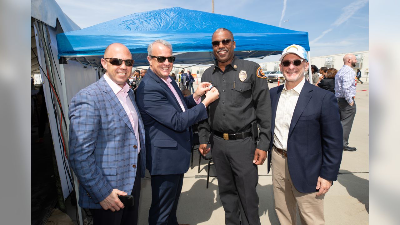 Chargers and Rams Commemorate L.A. Stadium Canopy Shell Topping Out