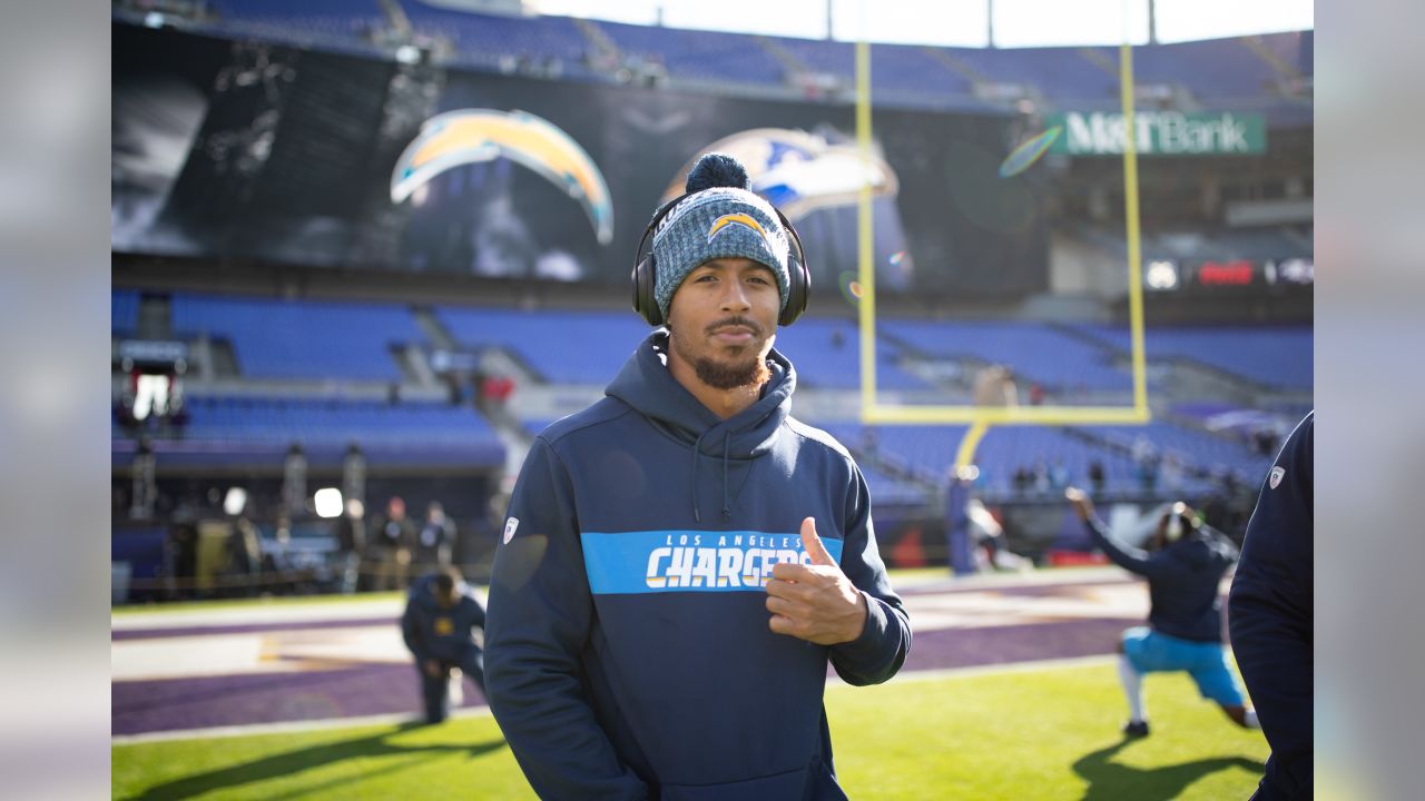 Carson, USA. 19th Nov, 2017. Los Angeles Chargers cornerback Trevor  Williams #24 at line presnap during the NFL Buffalo Bills vs Los Angeles  Chargers at the Stubhub Center in Carson, Ca on