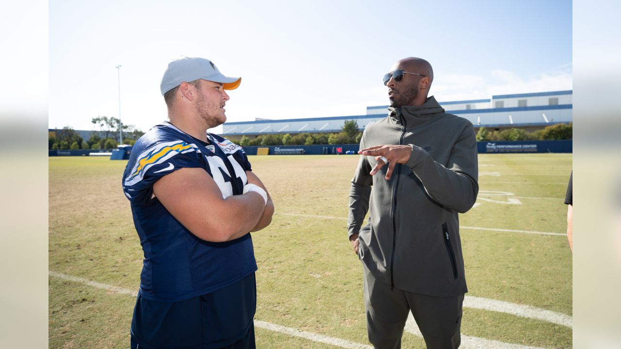 Kobe Bryant Pays an Inspirational Visit to the Chargers