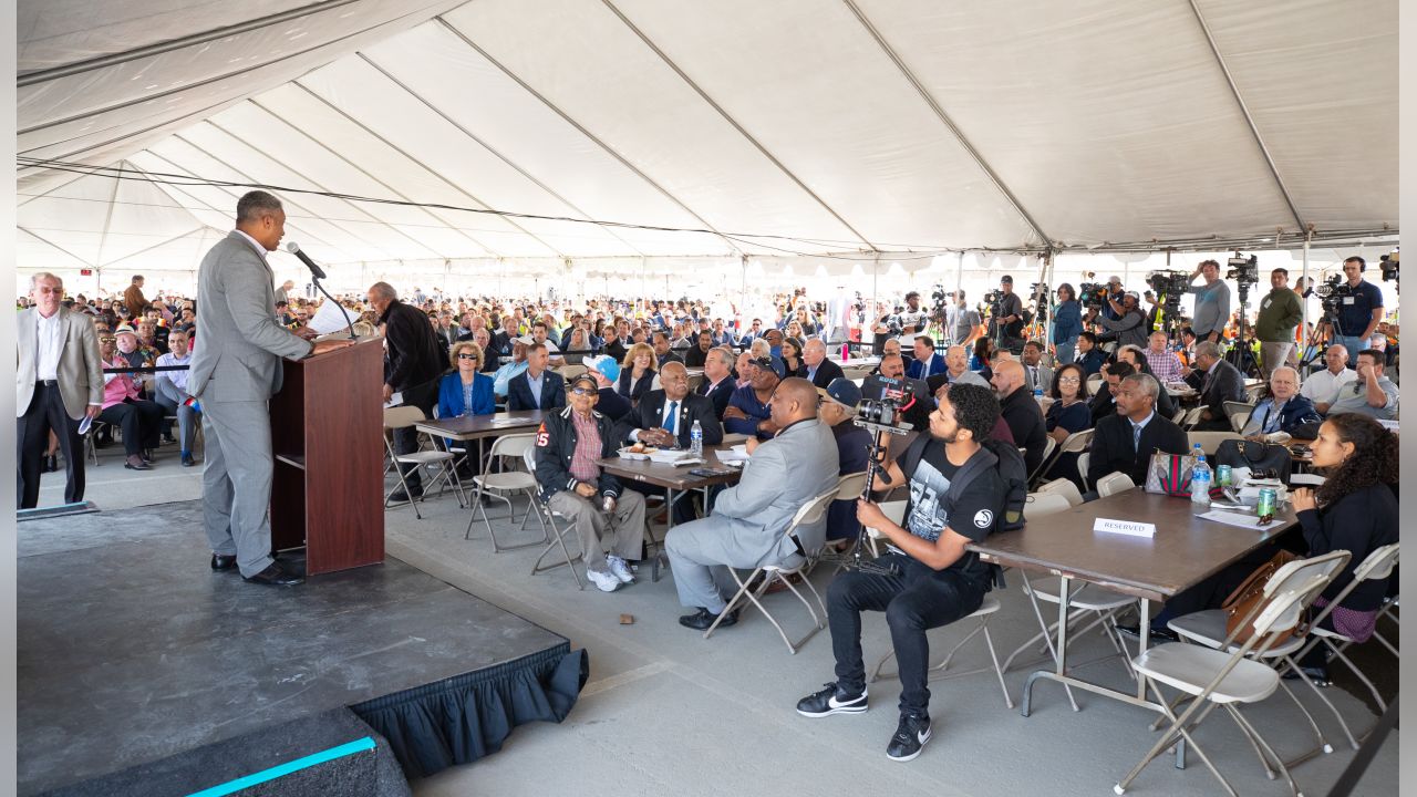 Chargers and Rams Commemorate L.A. Stadium Canopy Shell Topping Out