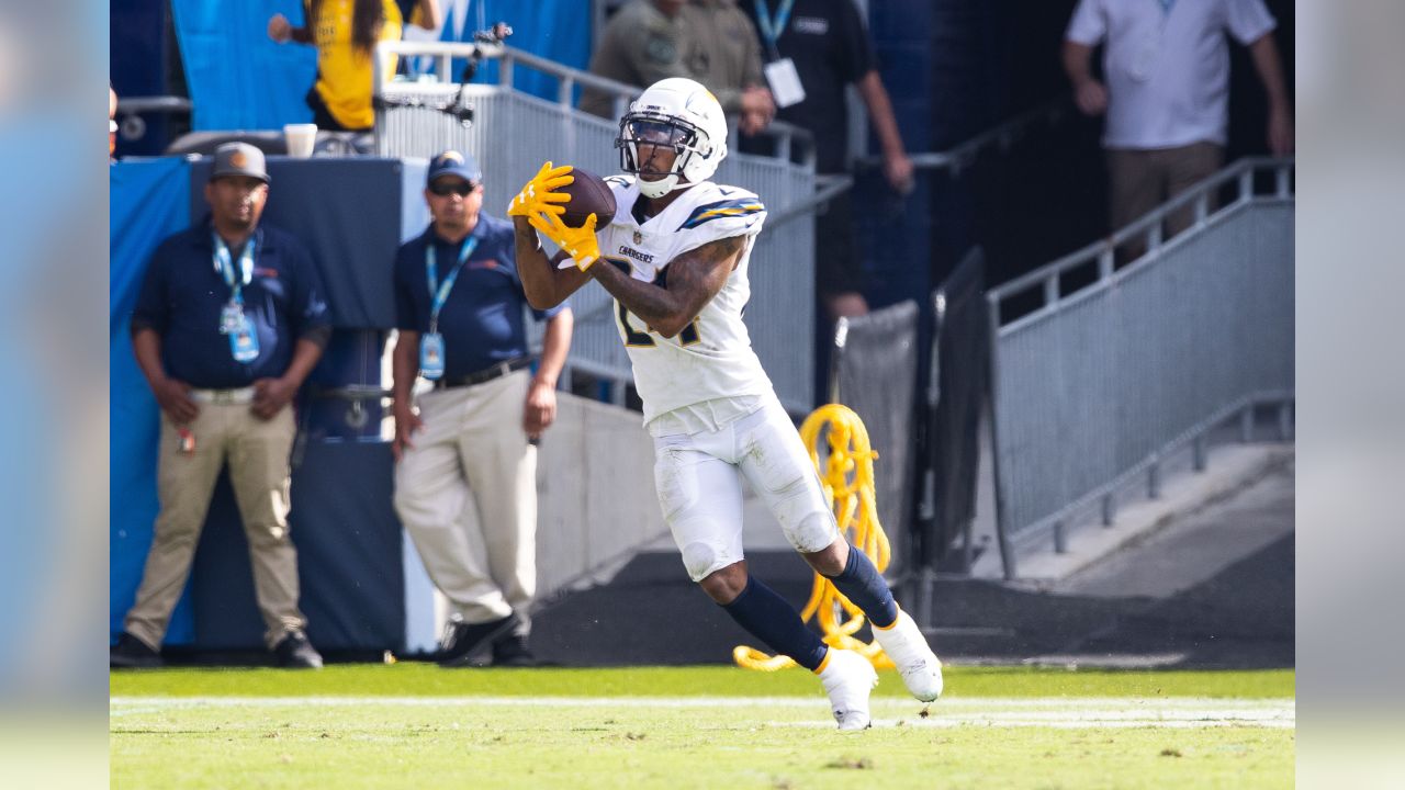 Carson, USA. 19th Nov, 2017. Los Angeles Chargers cornerback Trevor  Williams #24 at line presnap during the NFL Buffalo Bills vs Los Angeles  Chargers at the Stubhub Center in Carson, Ca on