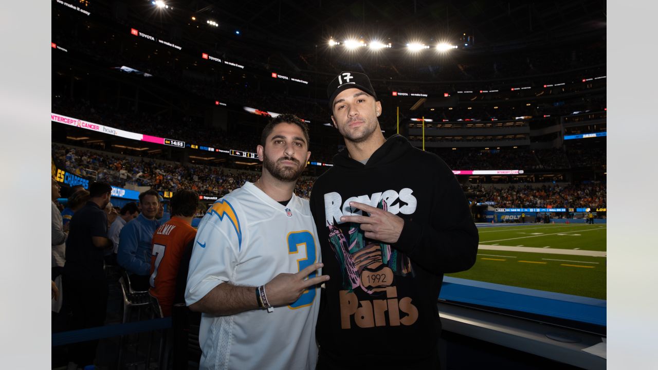 Josh Peck, Noah Beck & More Show Up for Bolts MNF