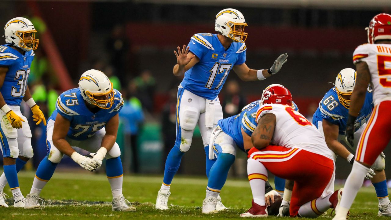 Fans cheer before an NFL football game between the Los Angeles Chargers and  the Kansas City Chiefs Monday, Nov. 18, 2019, in Mexico City. (AP  Photo/Rebecca Blackwell Stock Photo - Alamy