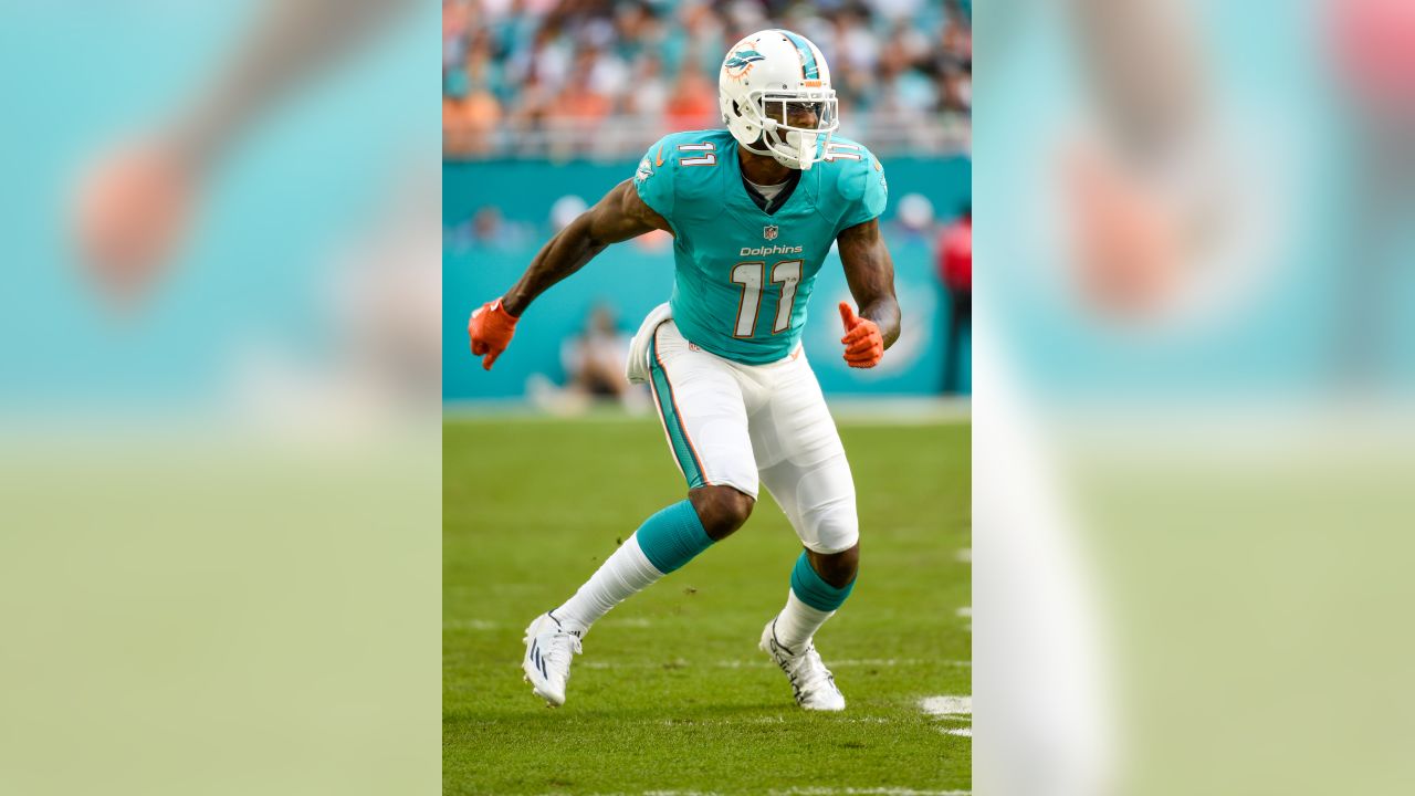 East Rutherford, New Jersey, USA. 29th Nov, 2015. Miami Dolphins wide  receiver Jarvis Landry (14) looks on prior to the NFL game between the Miami  Dolphins and the New York Jets at