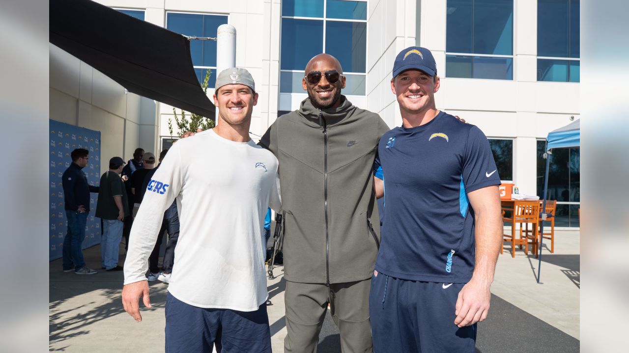 Kobe Bryant Pays an Inspirational Visit to the Chargers