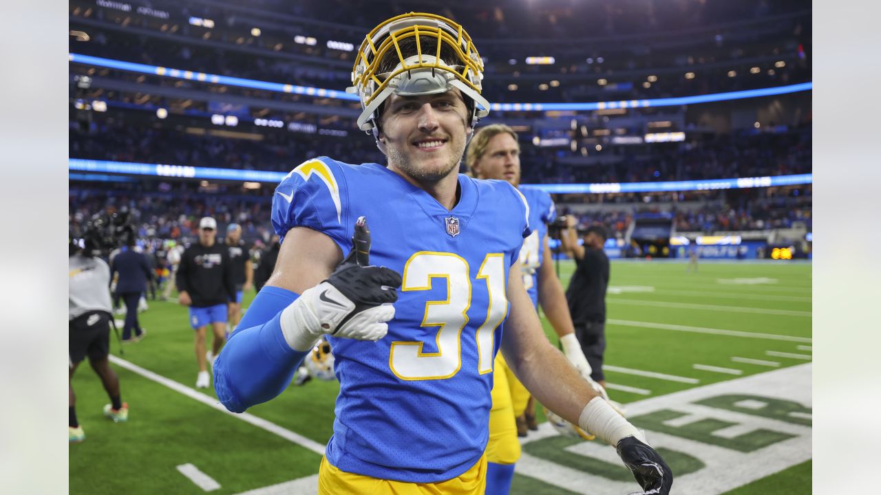 Photos: Bolts Celebrate Week 17 Victory Over Rams