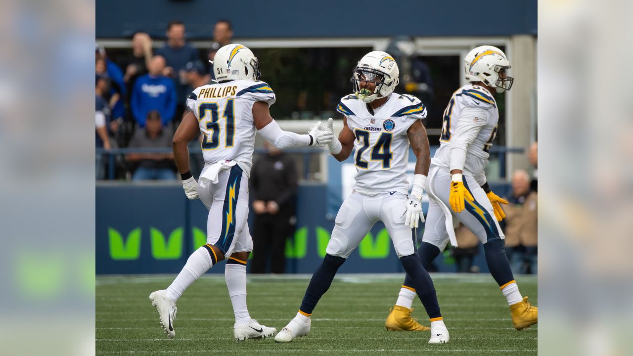 Carson, USA. 19th Nov, 2017. Los Angeles Chargers cornerback Trevor  Williams #24 at line presnap during the NFL Buffalo Bills vs Los Angeles  Chargers at the Stubhub Center in Carson, Ca on