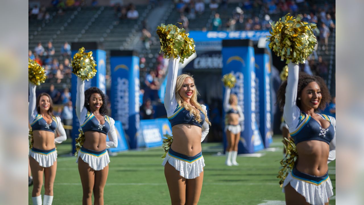 Los Angeles, USA. October 07, 2018 Los Angeles Chargers cheerleader in  action during the football game between the Oakland Raiders and the Los  Angeles Chargers at the StubHub Center in Carson, California.