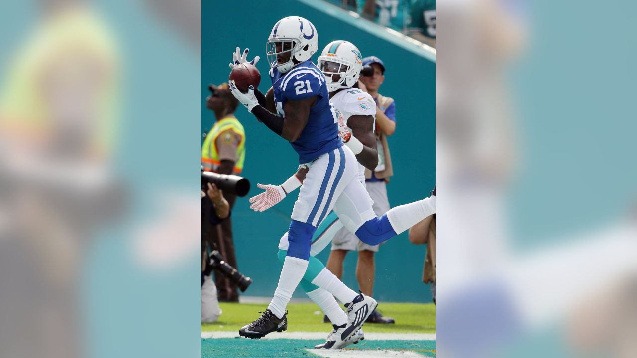 Indianapolis Colts cornerback Vontae Davis (21) intercept a ball in the  enzone intended for Miami Dolphins wide receiver DeVante Parker (11) during  the first half of an NFL football game, Sunday, Dec.