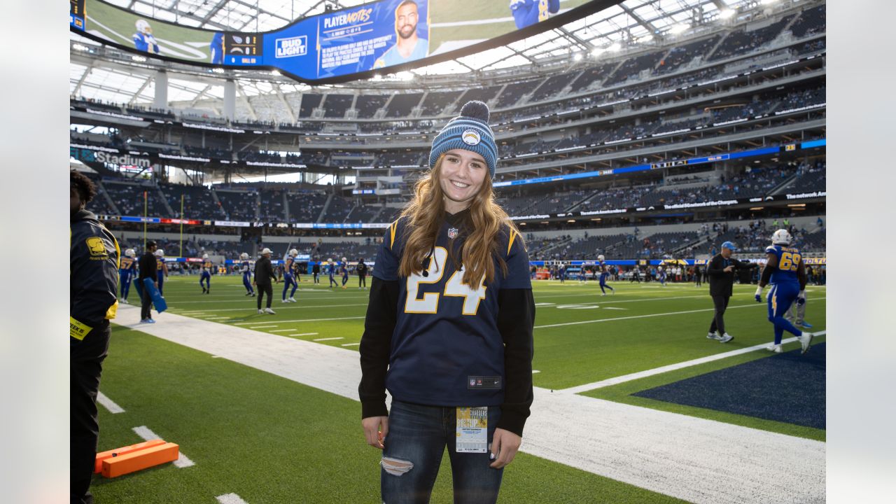 Emma Kenney, Dulé Hill & More Show Up for Matchup vs Titans