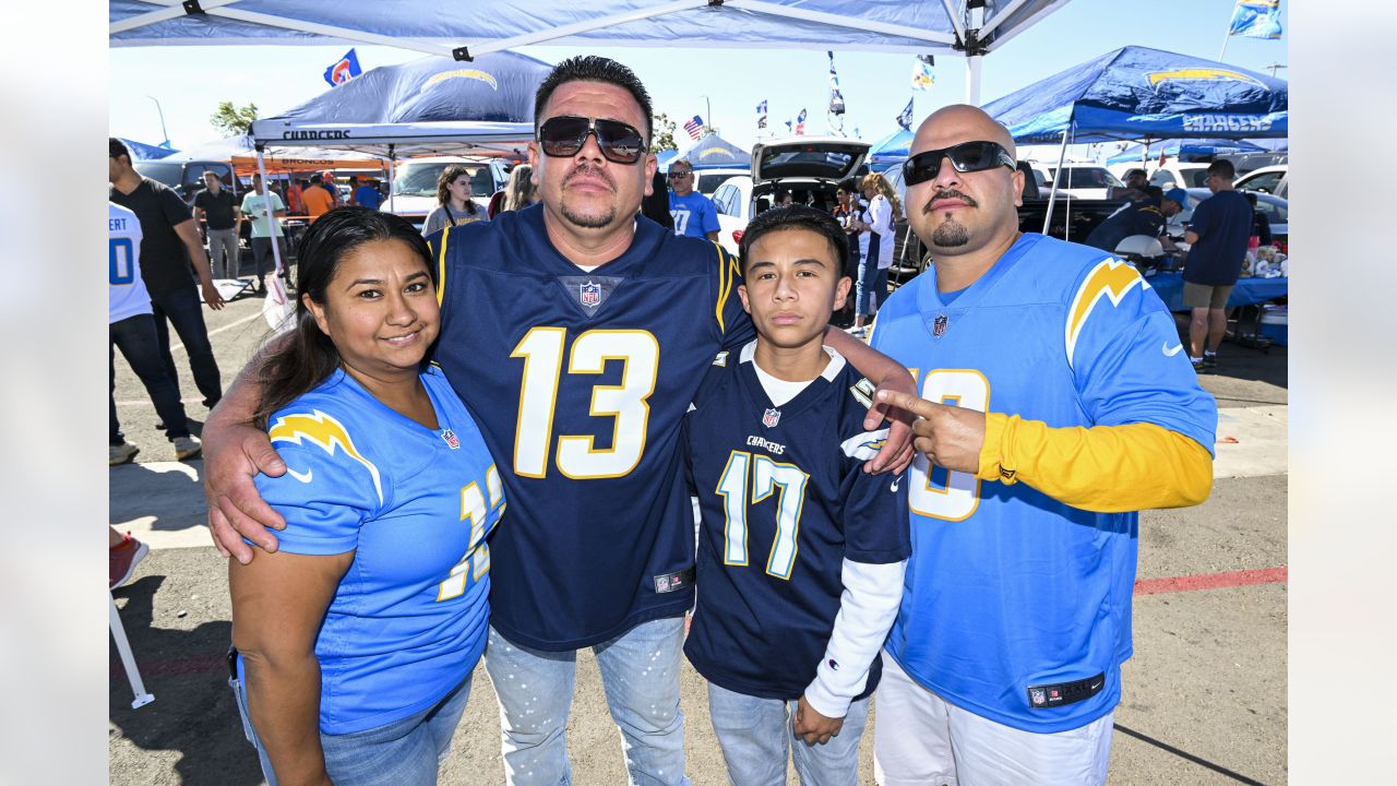 ⚡️Bolt Daddy⚡️So Fi Chargers Tailgate series MNF Broncos 10/17