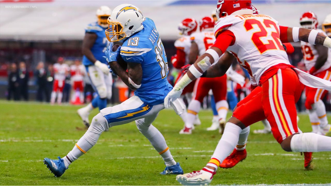 Fans cheer before an NFL football game between the Los Angeles Chargers and  the Kansas City Chiefs Monday, Nov. 18, 2019, in Mexico City. (AP  Photo/Rebecca Blackwell Stock Photo - Alamy