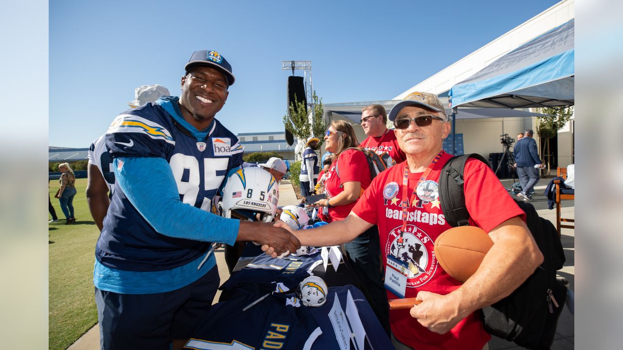 Helmet Stalker on X: The Los Angeles Chargers will be using their  navy-blue alternate uniforms this week. The helmet decals, numbers and  facemasks have been swapped to their navy-blue variant.   /