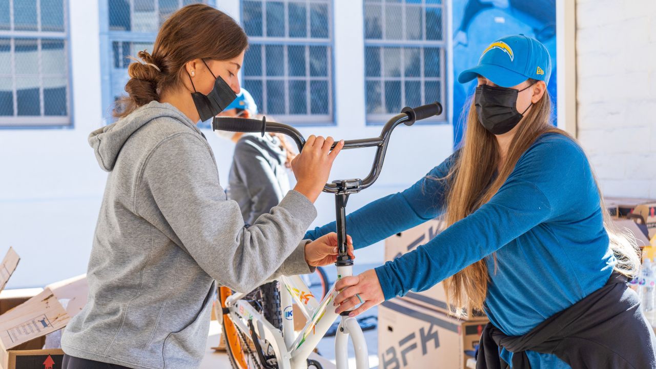 LaDainian Tomlinson And Antonio Gates Gift Bikes To Over 150 Kids