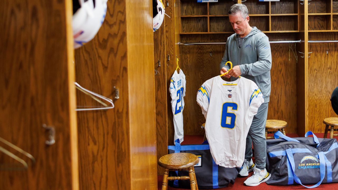 Chark leaves locker room with boot and scooter after loss to Chargers