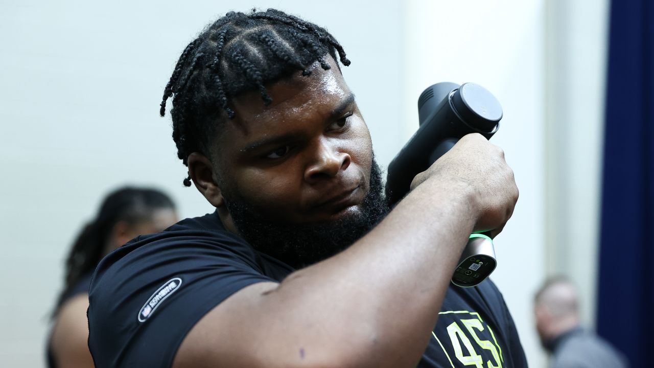 Chargers sign first 2022 draft pick, inking sixth-round OL Jamaree Salyer -  BVM Sports