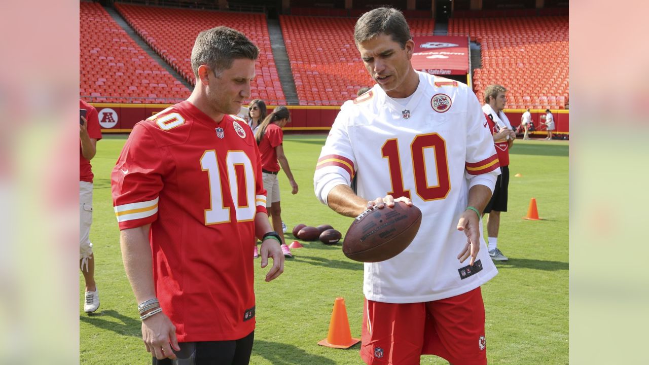 Former Kansas City Chiefs quarterback Trent Green details one of