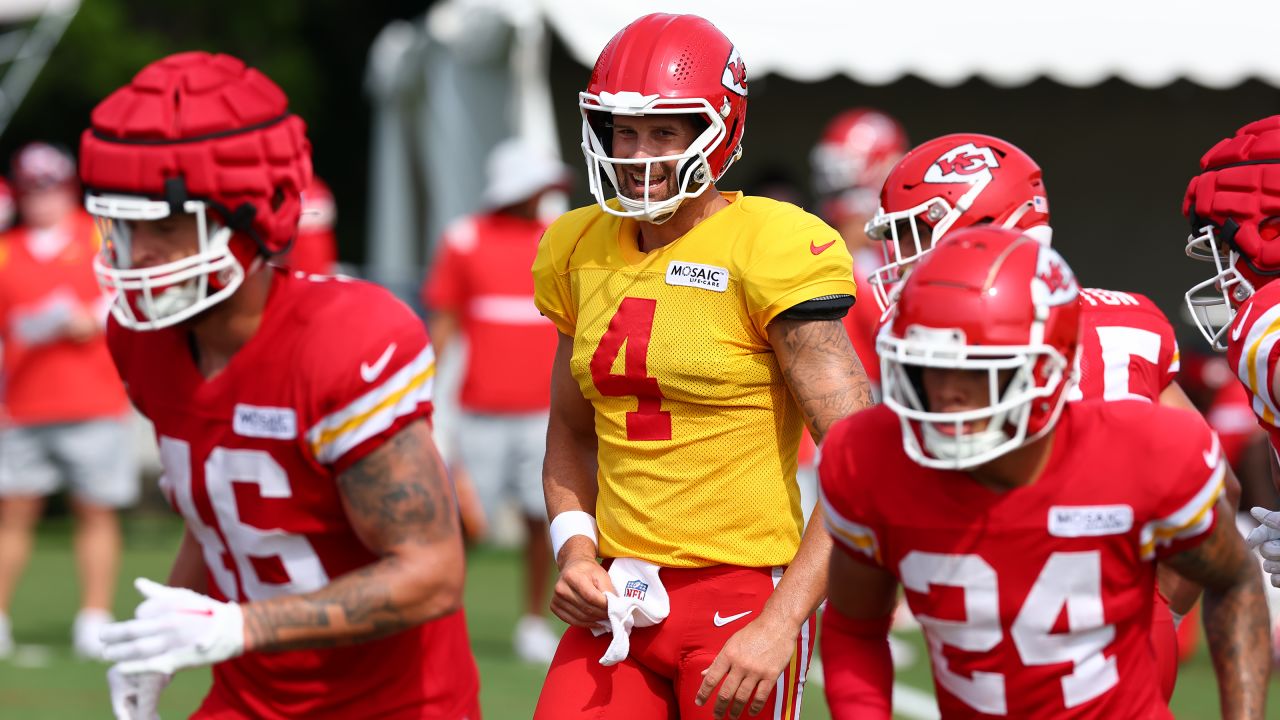 Kansas City Chiefs defensive end Mike Danna participates in a drill during  NFL football training camp Sunday, Aug. 7, 2022, in St. Joseph, Mo. (AP  Photo/Charlie Riedel Stock Photo - Alamy