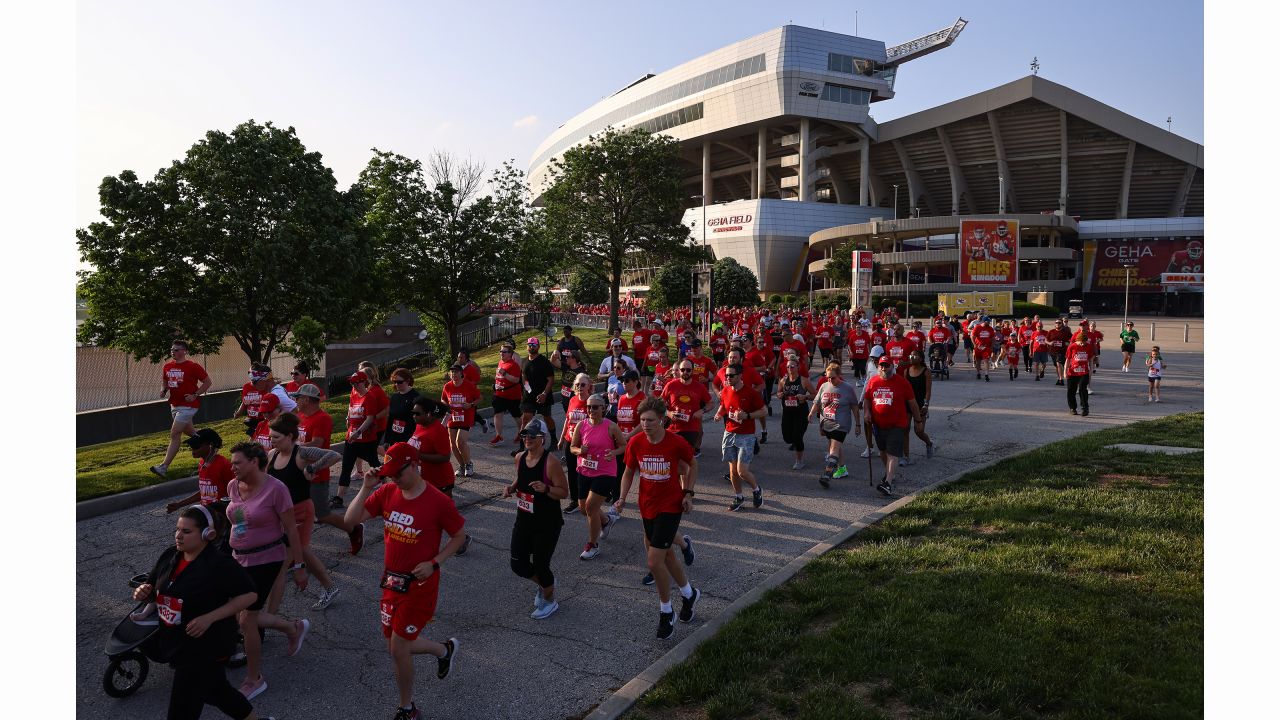 GEHA 5K at Arrowhead allows fans to run onto the field