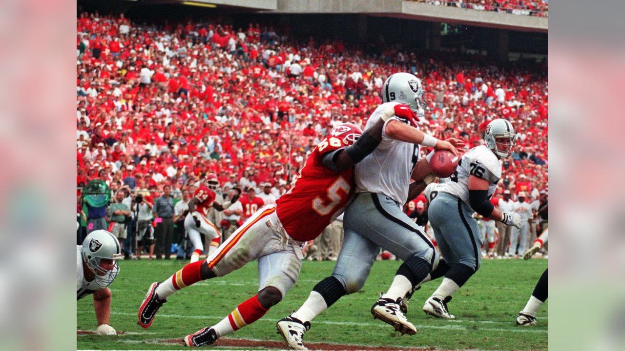 14,949 Raiders Vs Chiefs Photos & High Res Pictures - Getty Images