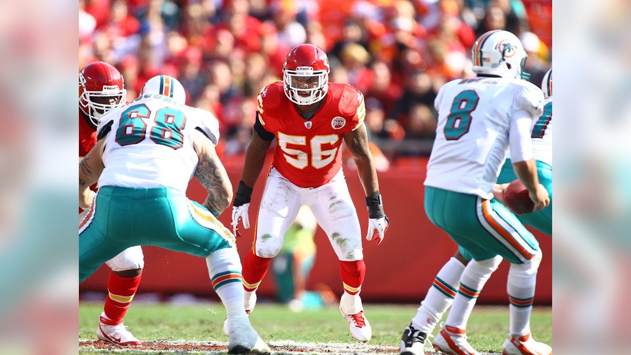 Chiefs LB Derrick Johnson Gets Receiver Gloves - Arrowhead Pride