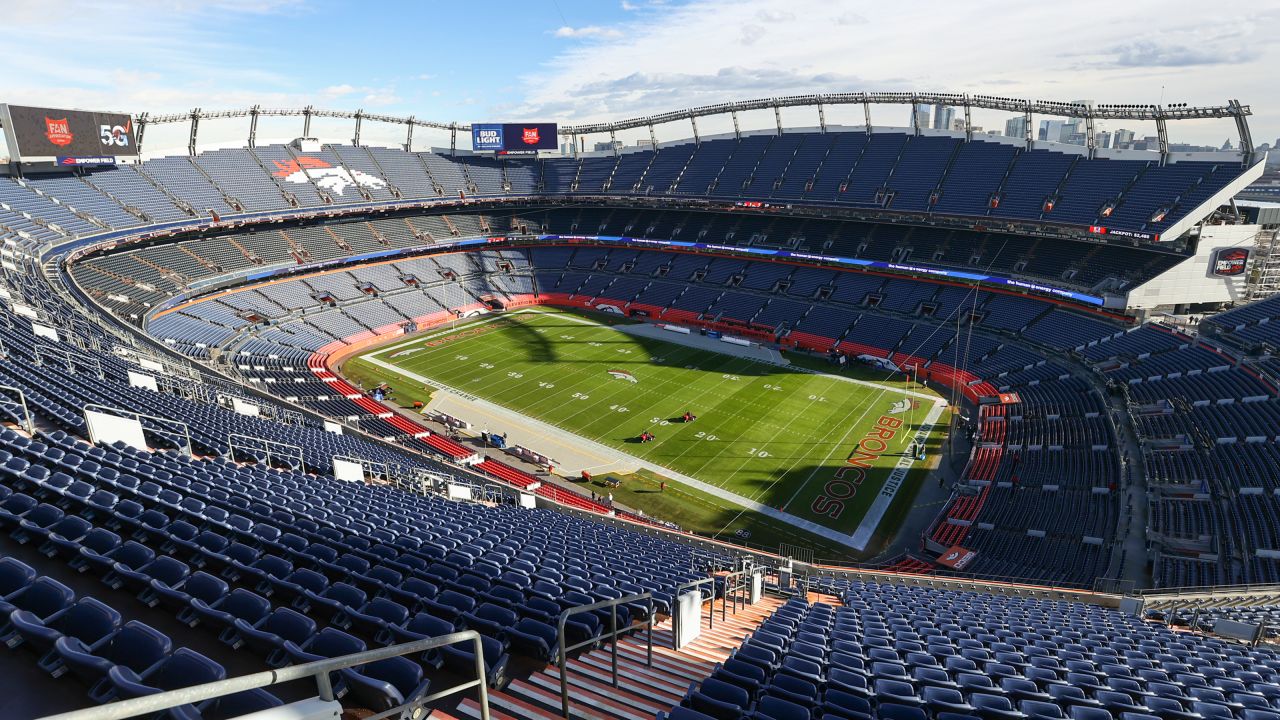 Photos: Warmups & Pregame from Week 18