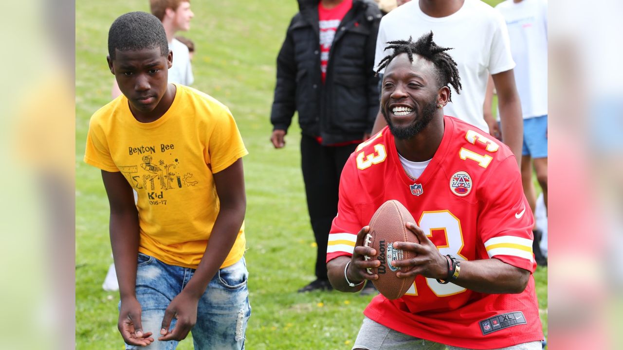 Kansas City Chiefs' #32 Helping Youth Become #1 - Healthy Kansas City