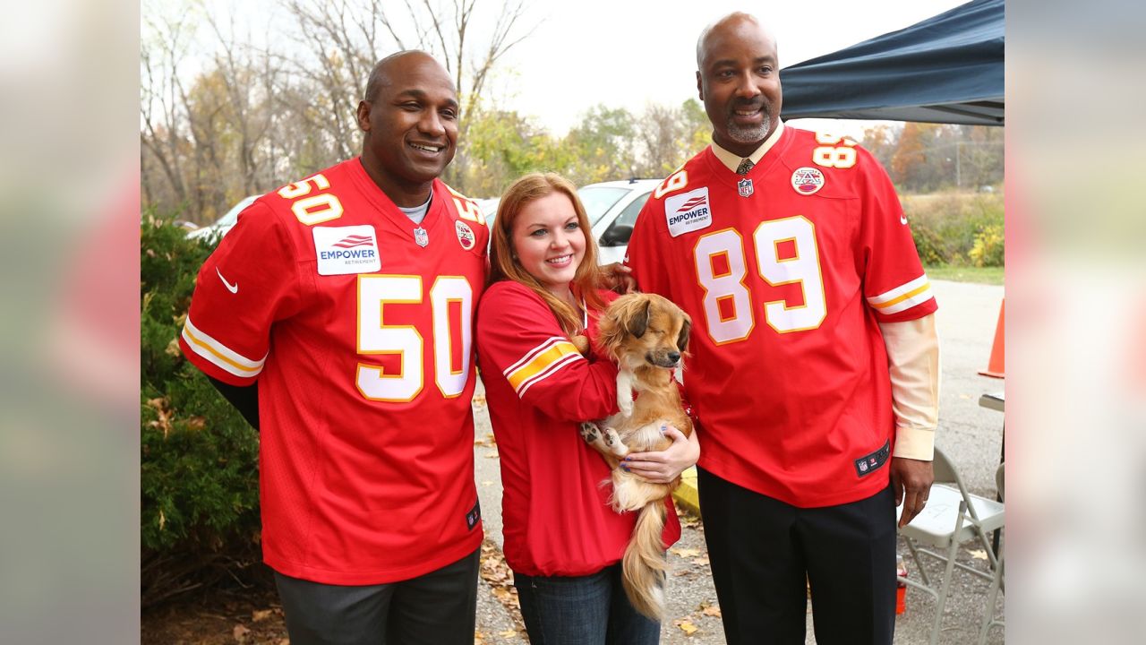 Photo Gallery: Kansas City Chiefs visit KC Pet Project