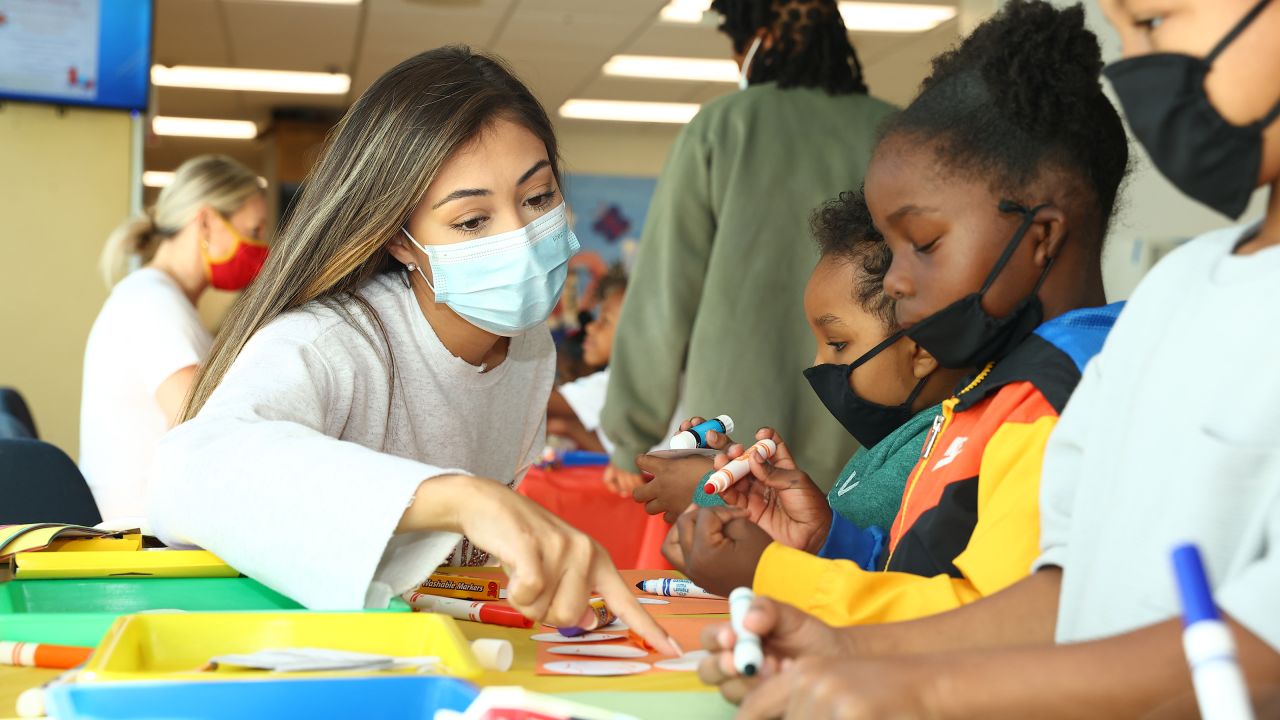 Photos: Kansas City Chiefs Women's Organization visit Operation Breakthrough