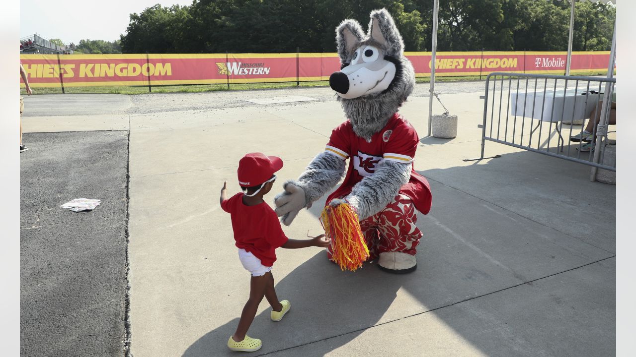 Kansas City Chiefs Wolf Mascot 7' Tall NFL Inflatable