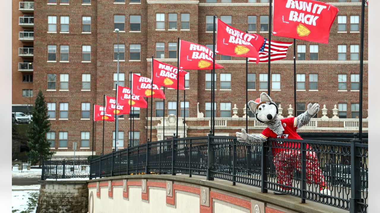 LEGO Kansas City Chiefs Run It Back Flag Build at LEGOLAND - KC Parent  Magazine