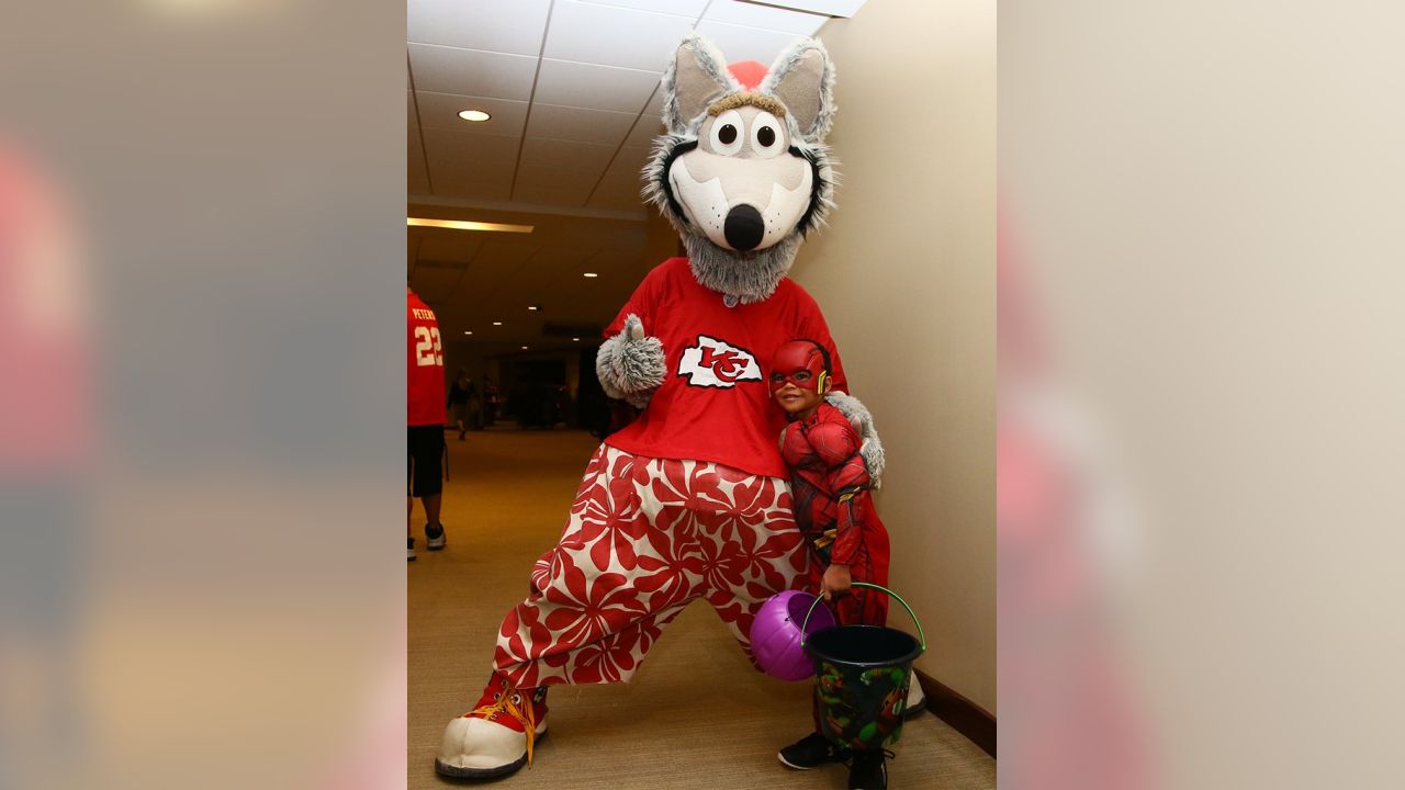 Kansas City Chiefs Wolf Mascot 7' Tall NFL Inflatable
