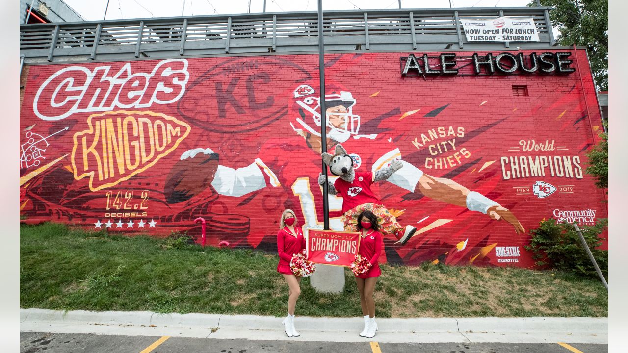 Kansas City Chiefs 2019-2020 Team Mural 