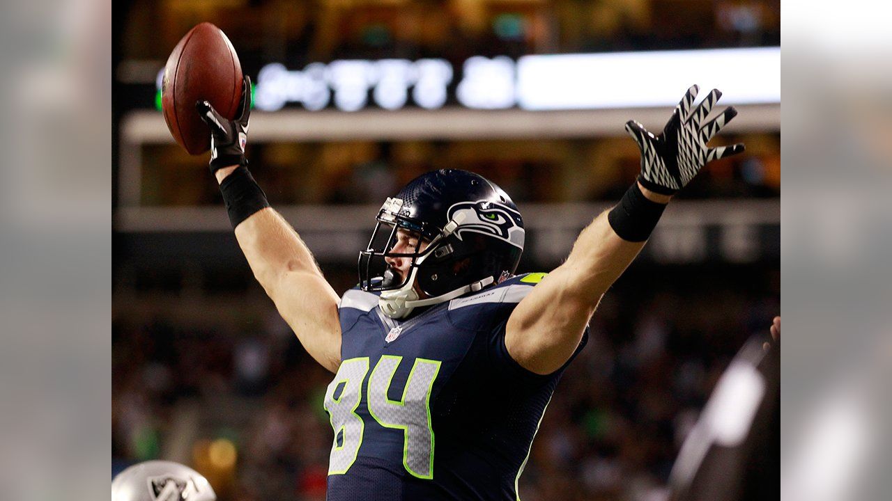 Seahawks waive 5 as injured, including TE Cooper Helfet, and sign