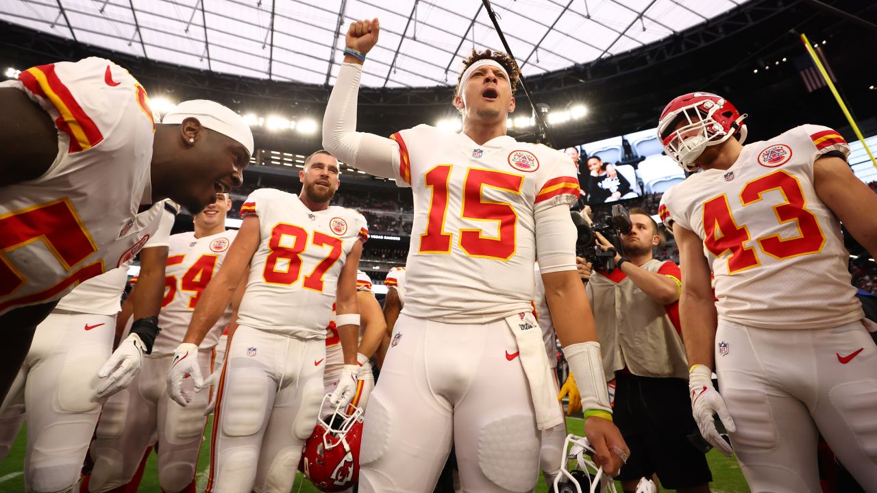 Photos: Warmups & Pregame from Week 18