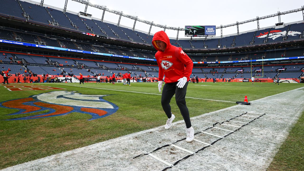 Field Pass: Chiefs vs Broncos, We're live on the field at Mile High,  bringing you pregame coverage as players warm up for #KCvsDEN at 7:15 CST  on ESPN.